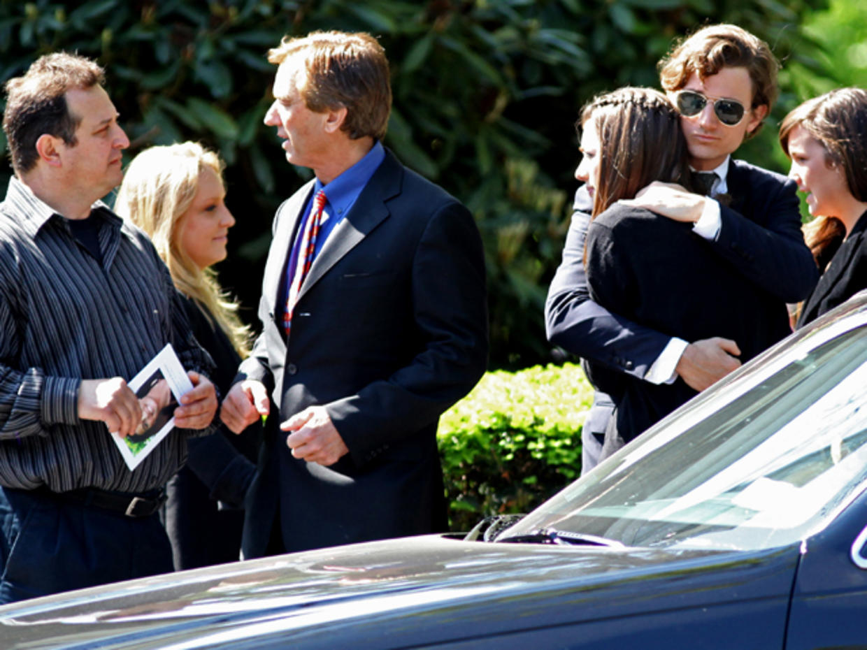 Mary Richardson Kennedy's funeral - CBS News