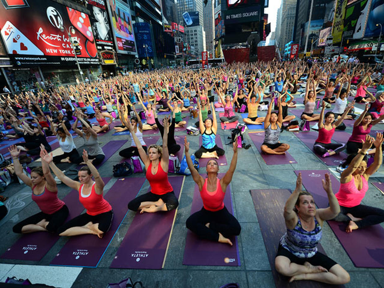 Yoga takes over Times Square for summer solstice Photo 1 Pictures