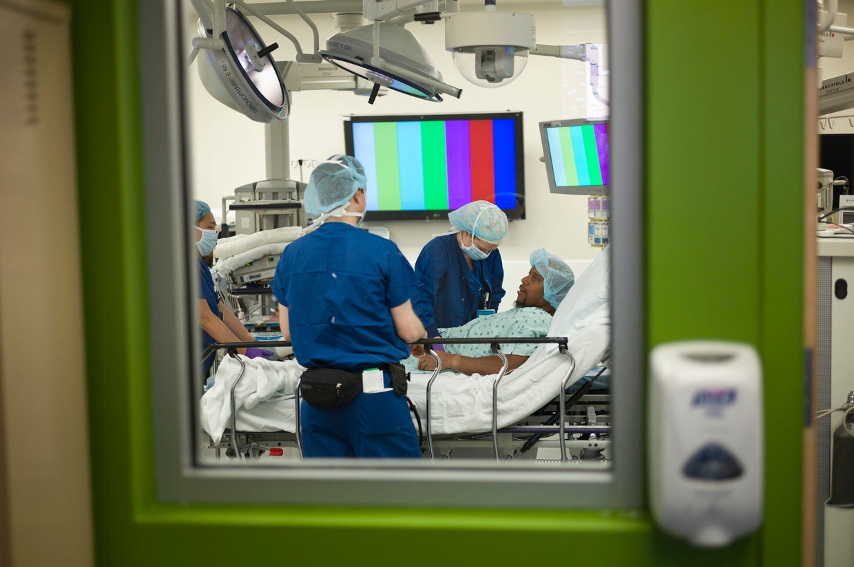 Inside look at kidney transplant (GRAPHIC IMAGES) CBS News