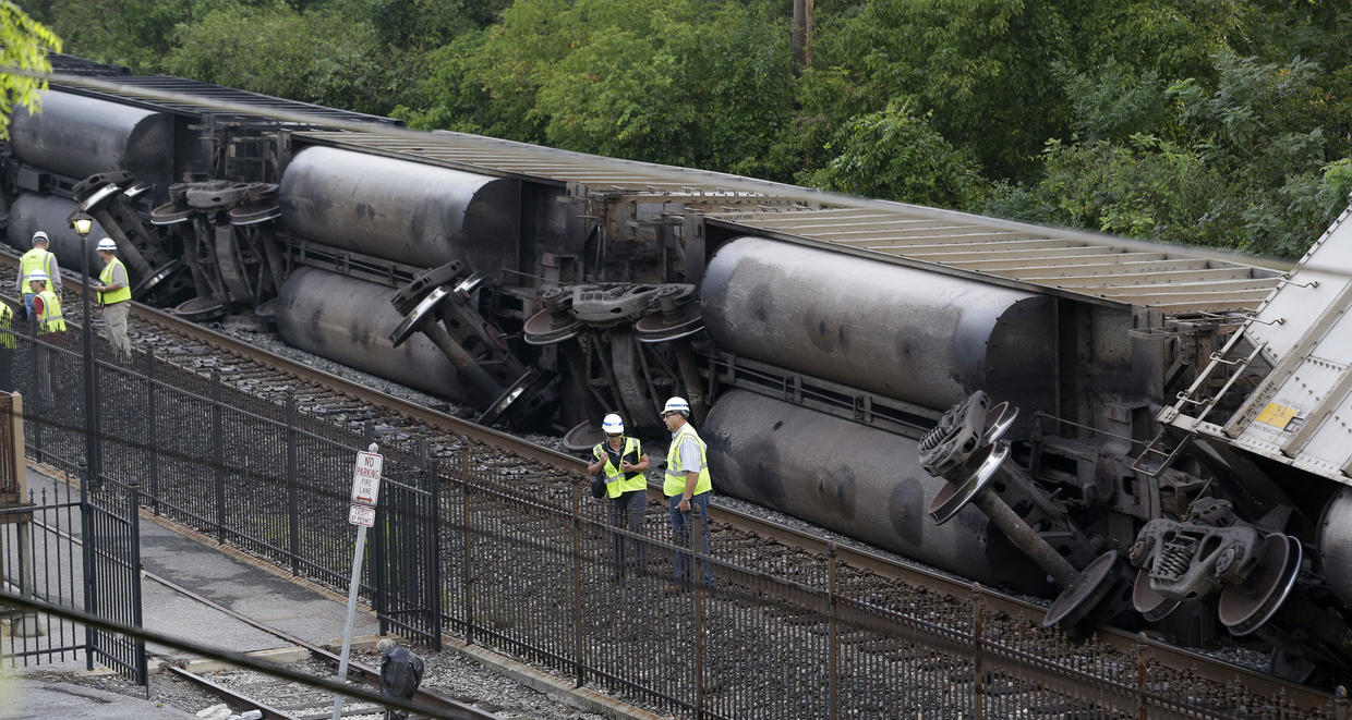 Train derails in Md., kills 2 teens Photo 9 Pictures CBS News