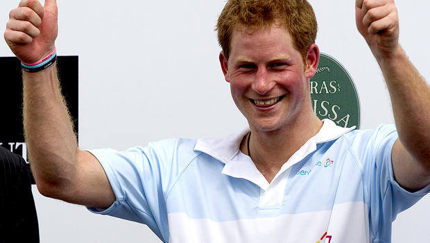 Britons shrug off Prince Harrys naked photos - CBS News