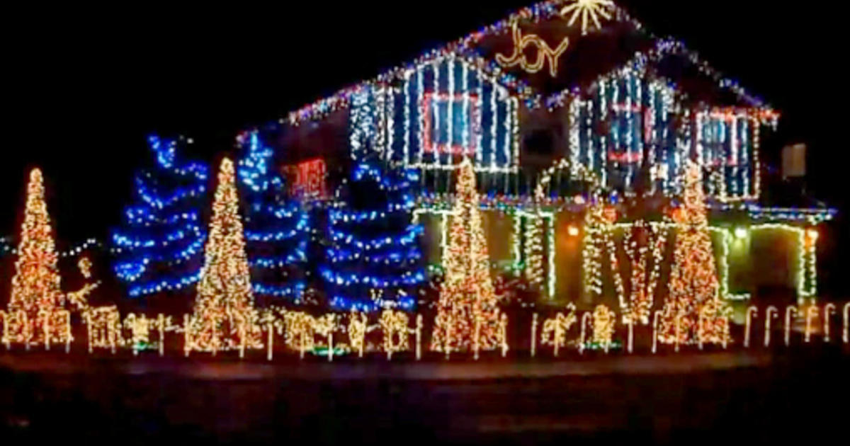 Holiday light show mixed with dubstep music - CBS News