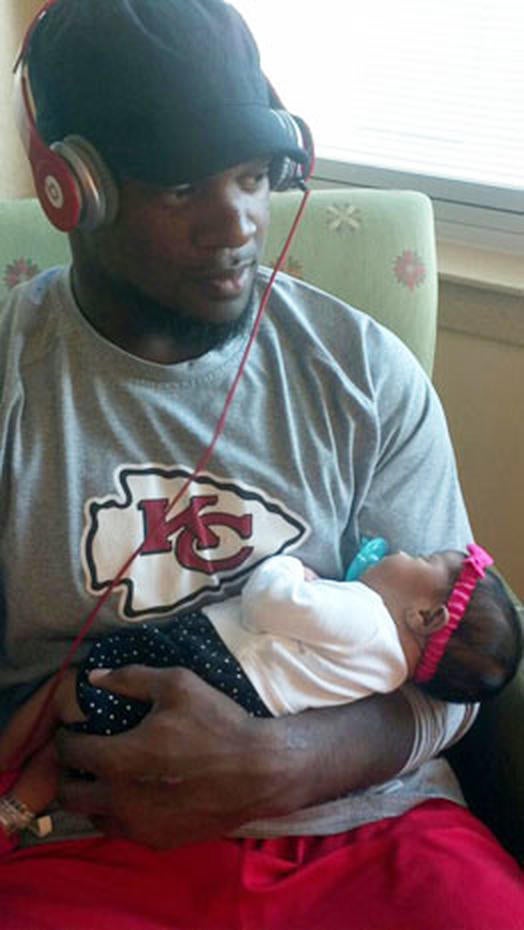 Cops NFL player kills girlfriend, then self Photo 15 CBS News