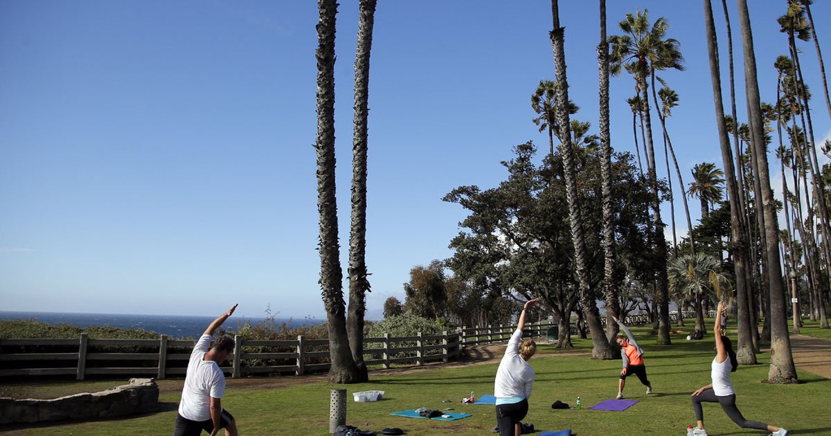 Santa Monica mulls fees for fitness in city parks - CBS News
