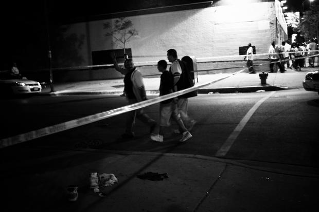 Photographing Chicago S Gang Violence CBS News   NR TY 223 #