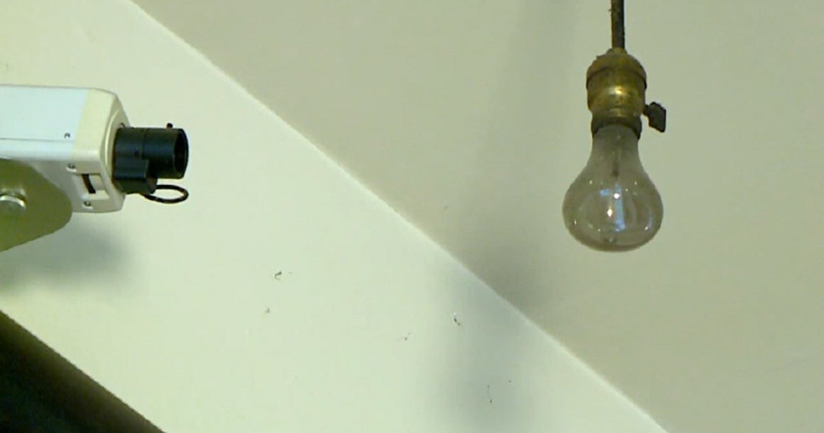 Livermore light bulb mysteriously turns off CBS News