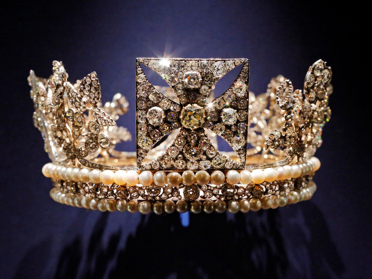 Royal banquet Queen Elizabeth II's coronation regalia Pictures