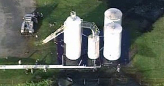 10,000gallon tank explodes at Pa. plant; 1 killed CBS News