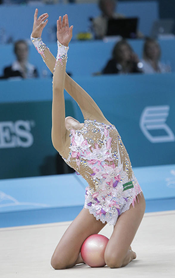 Rhythmic Gymnasts Seem To Defy Physics Photo Pictures Cbs News