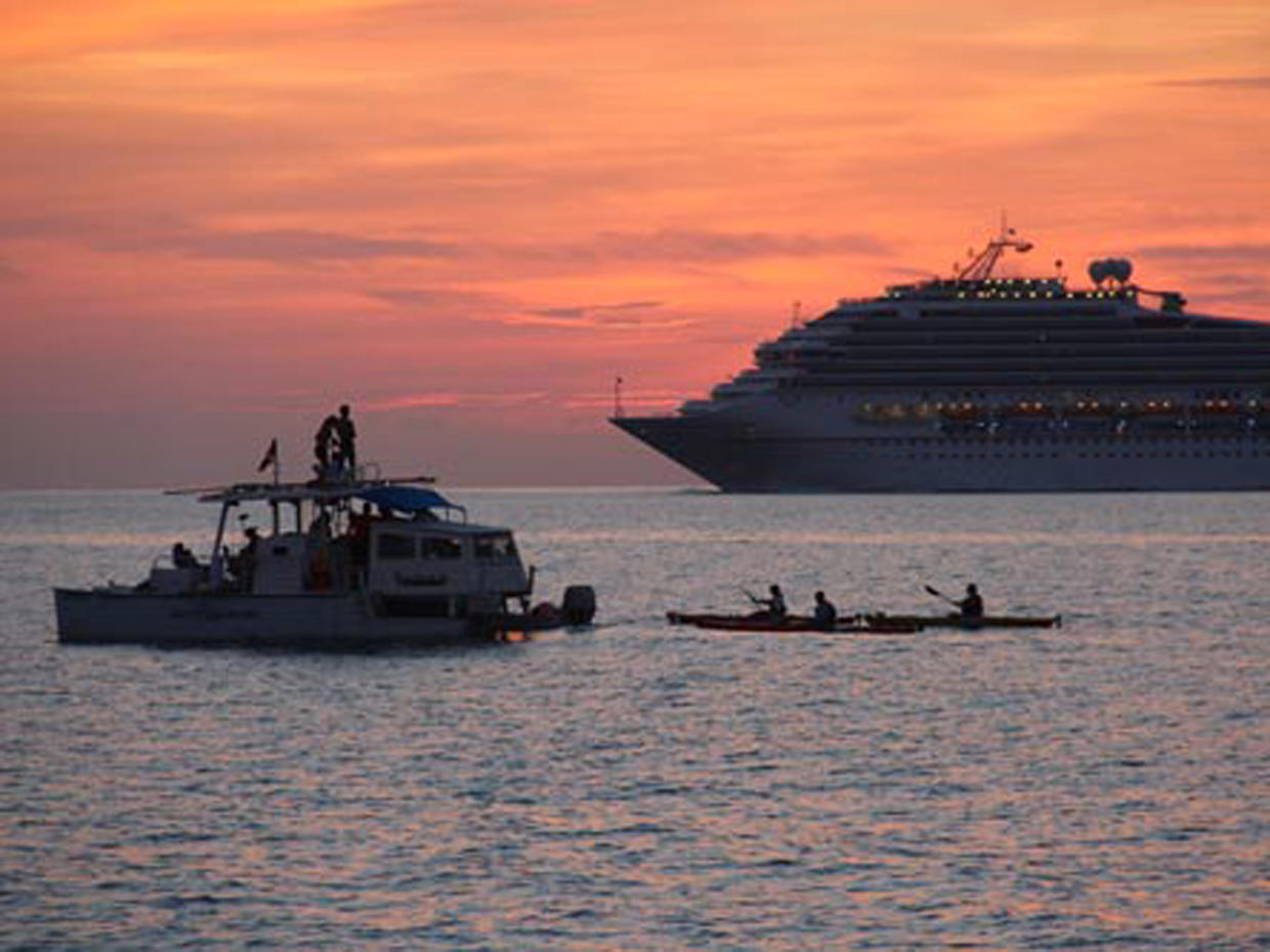 diana-nyad-completes-historic-swim-from-cuba-to-florida-cbs-news