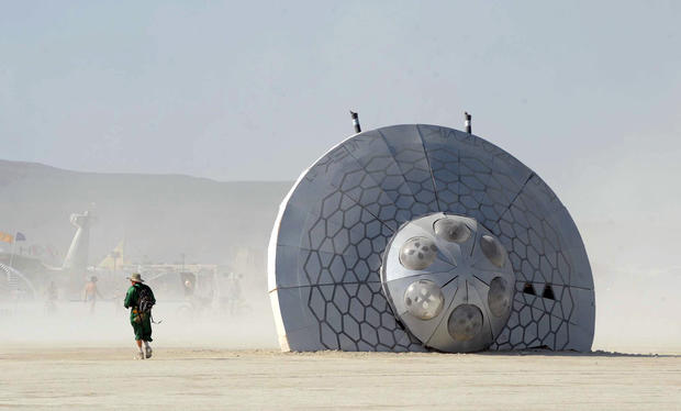 The surreal landscape of Burning Man 2013 - Photo 8 - CBS News