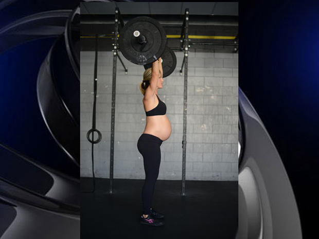 Photo Of Pregnant Woman Lifting Weights Sparks Online Firestorm 