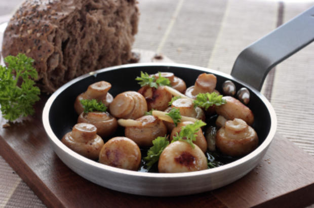 Garlic button mushrooms 