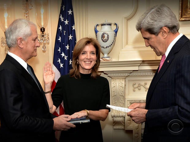 carolinekennedyswearingin.jpg