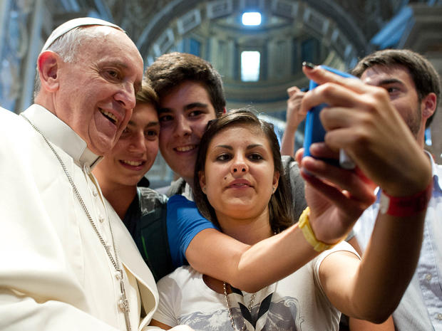 Pope_Francis_selfie_AP911069235871.jpg 
