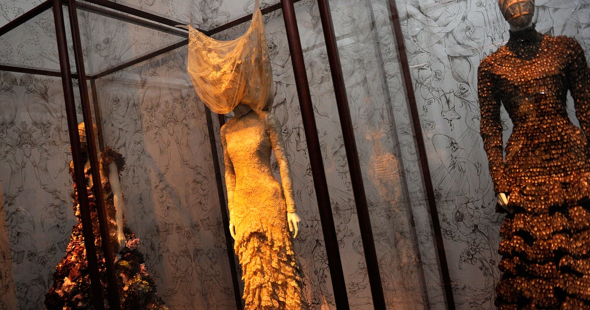 Popular Alexander McQueen exhibit heads to London CBS News Popular Alexander McQueen exhibit heads to London CBS News