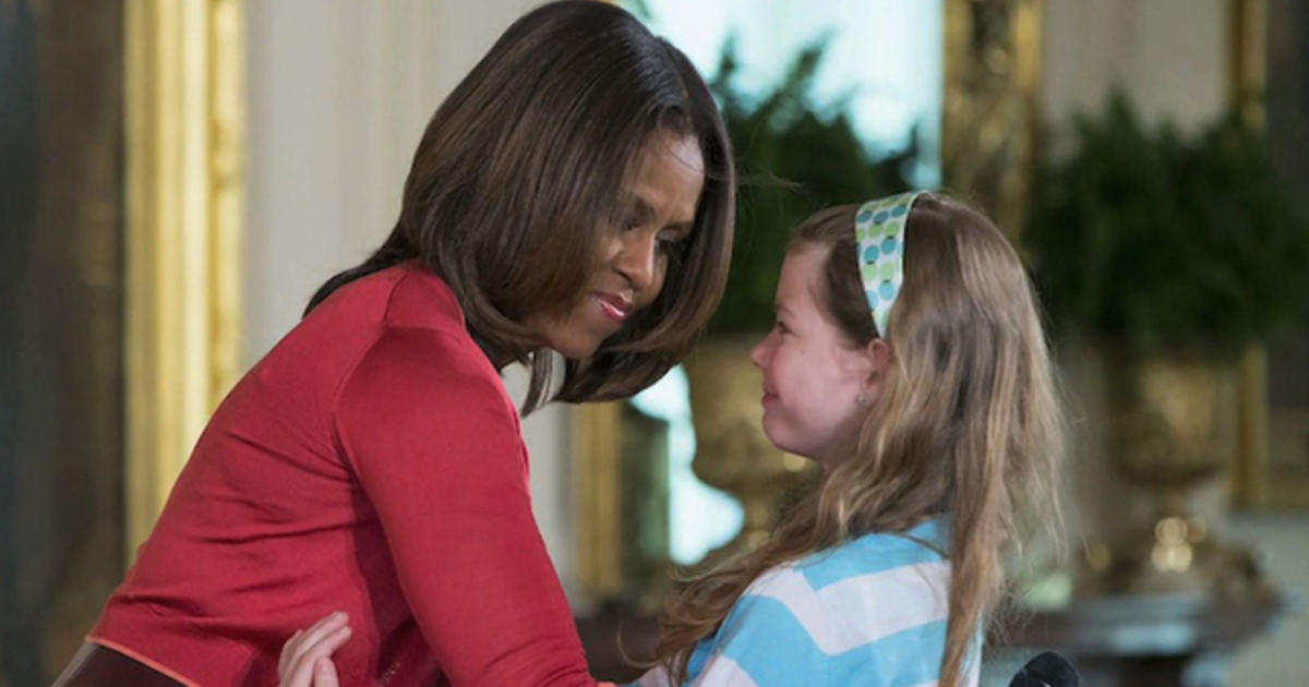 Girl Gives First Lady Unemployed Fathers Resume Cbs News 