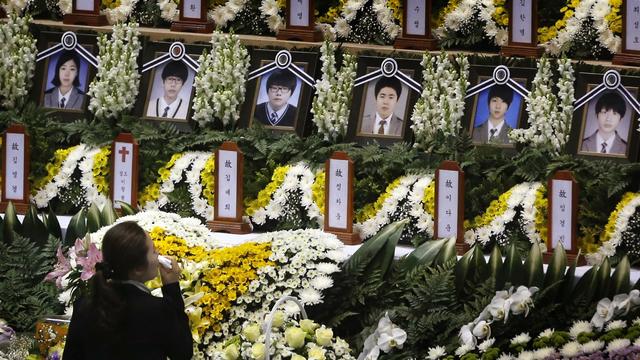 south-korea-mourner.jpg 