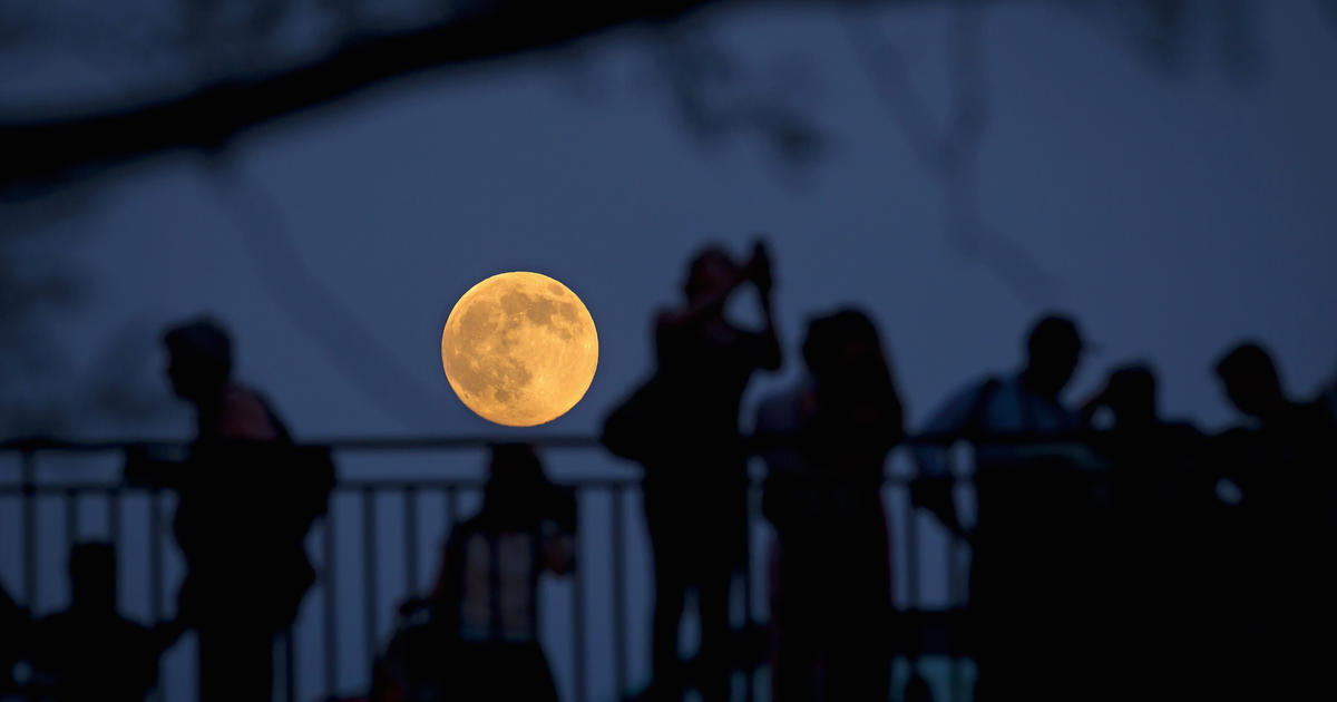 Full moon looms large over your sleep - CBS News