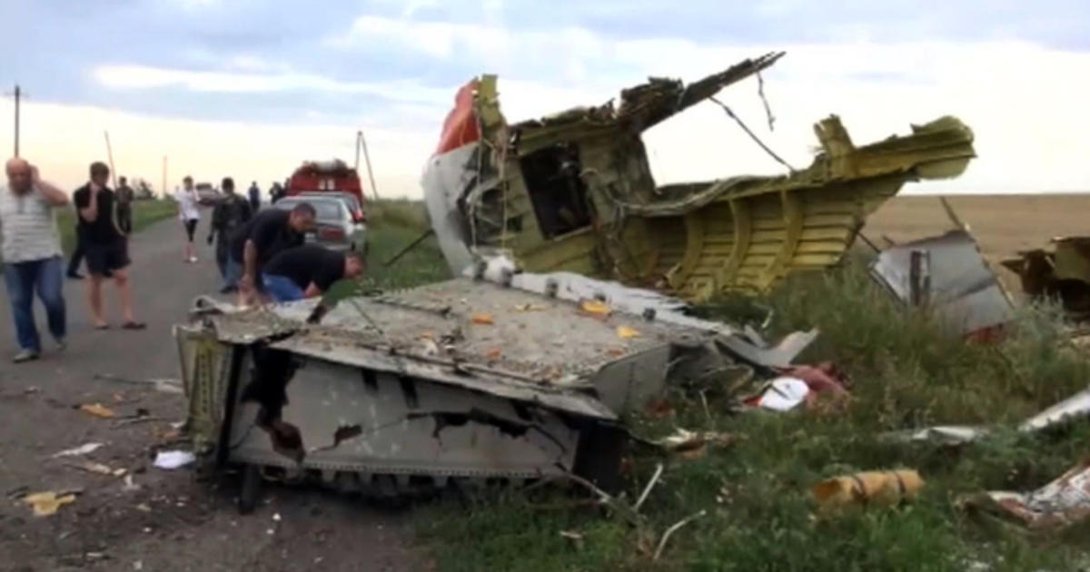 Watch Crews sift through wreckage of Malaysian Airlines Flight 17