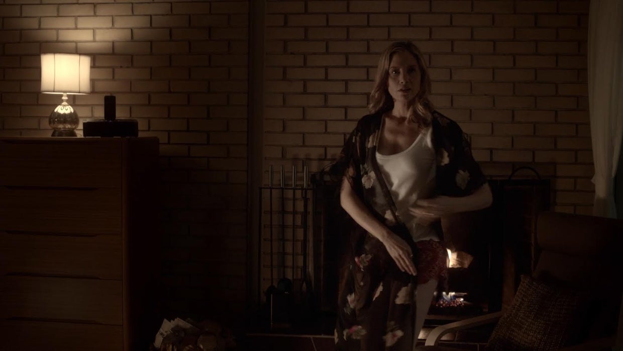 Films Et Séries Tv Avec Mira Sorvino Mira Sorvino on her new "meaty" role in "Intruders" - CBS News