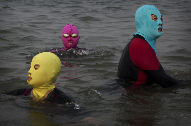 Download The Face Kini Cbs News PSD Mockup Templates