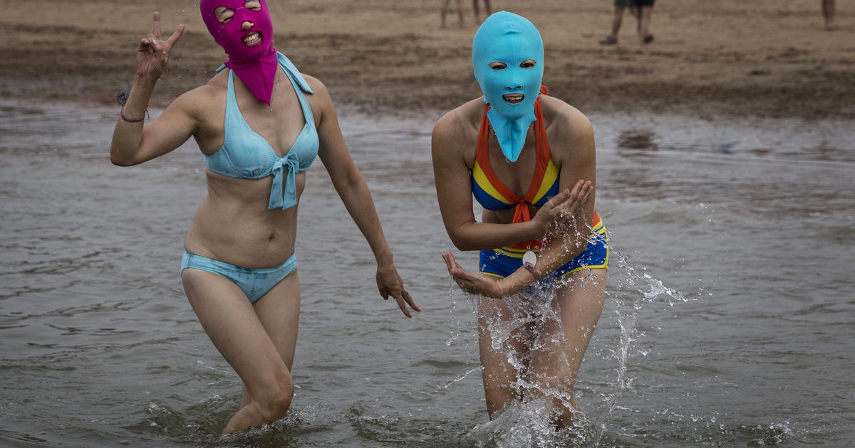 Download The Face Kini Cbs News PSD Mockup Templates