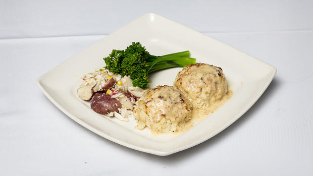 crab-cakes_WoodenNickel 
