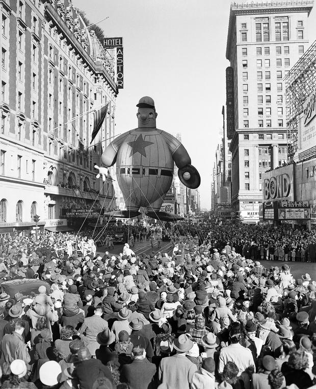 Macy S Thanksgiving Day Parade Through The Years Cbs News