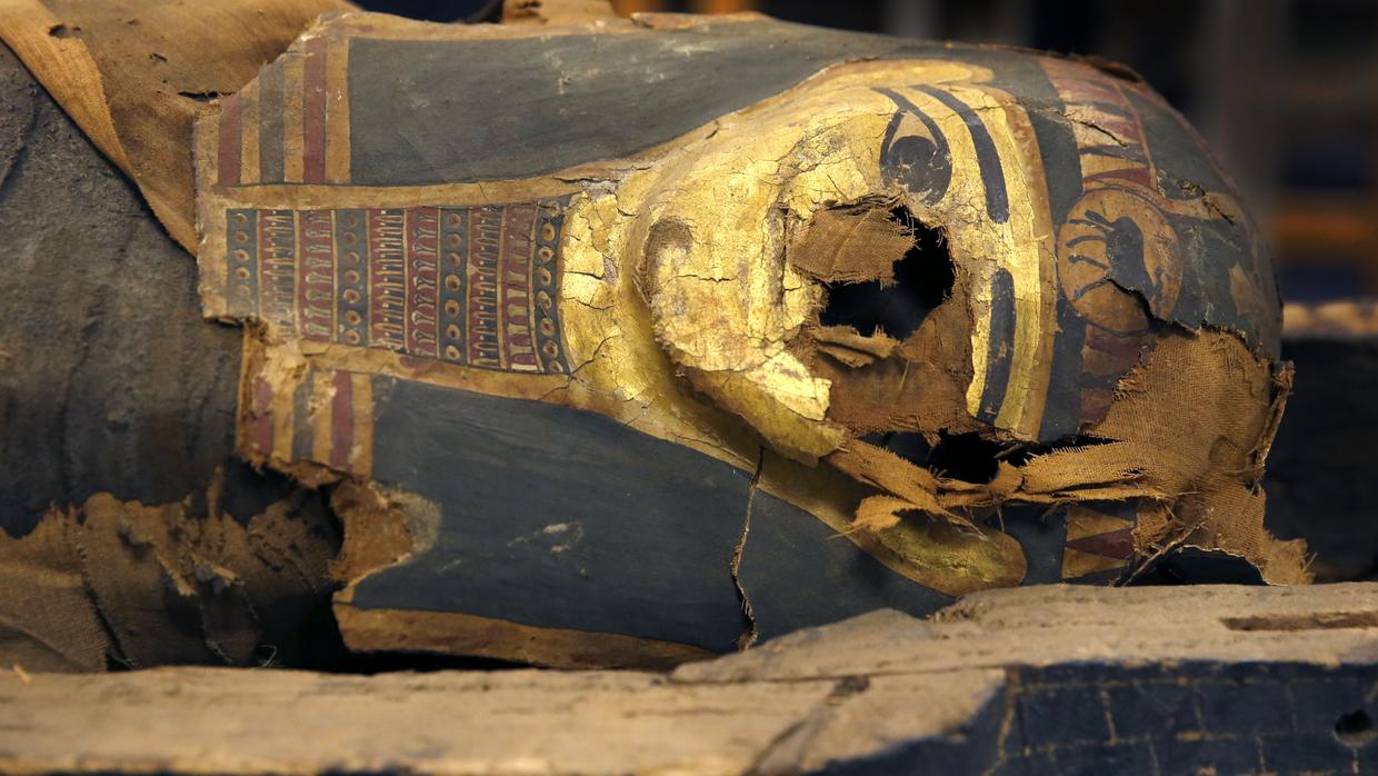 Scientists Open 2 500 Year Old Mummy Coffin Cbs News