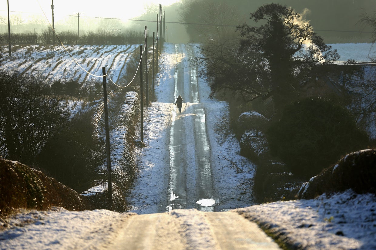 First snowfall in Britain CBS News