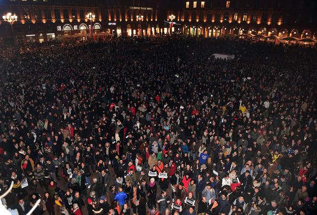 Thousands react to Paris shooting 