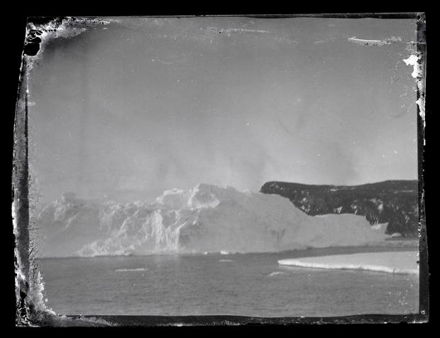 nzaht-iceberg-and-land-ross-island.jpg 