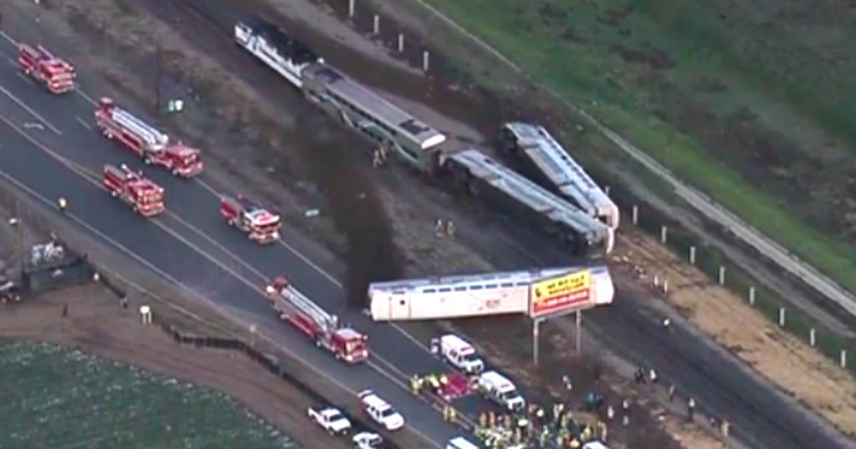 Metrolink train crash, derailment near Los Angeles leaves multiple