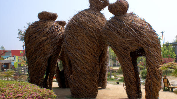 Patrick Dougherty's giant stick sculptures 
