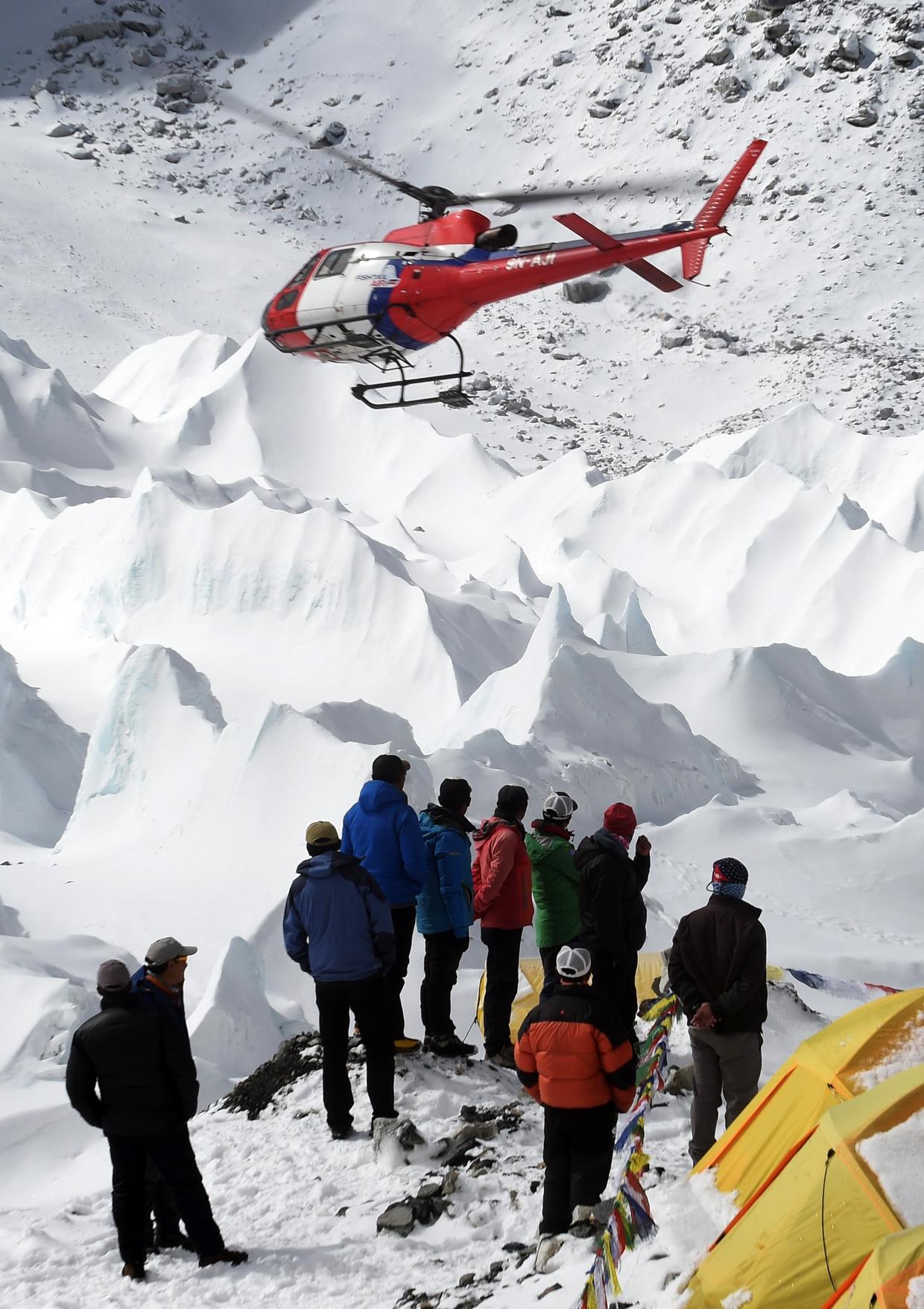 18 Dead Everest Base Camp In Ruins After Quake Related Avalanches