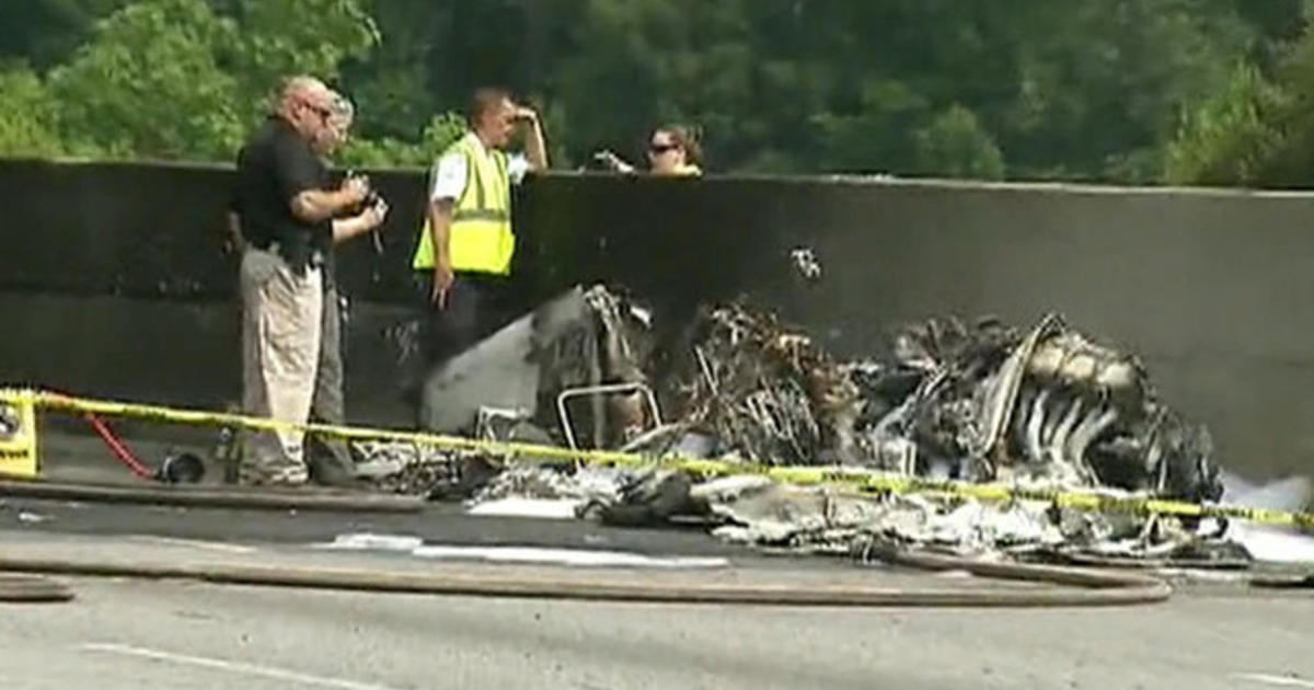 Private Plane Crashes Into Atlanta Highway Cbs News 2716