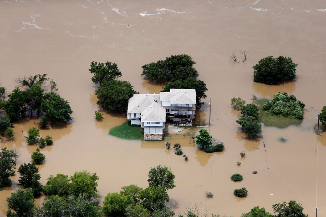 Heavy Texas rains bring flooding CBS News