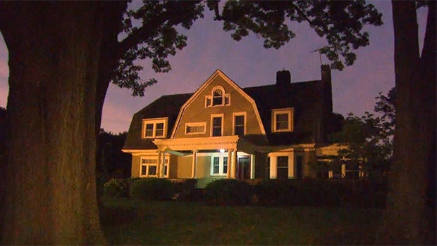 New Jersey family flees new house after getting terrifying letters