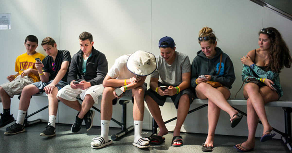 Among teens iPhones reign supreme and Facebook falters 