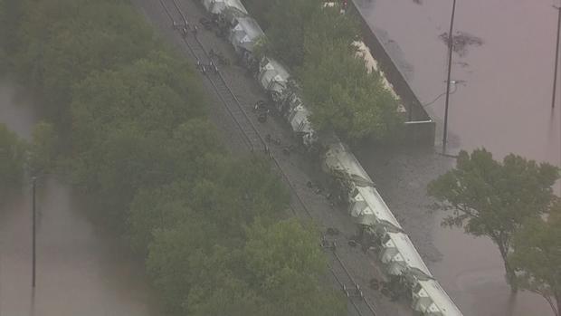 train-derailed-in-flooding-8.jpg 