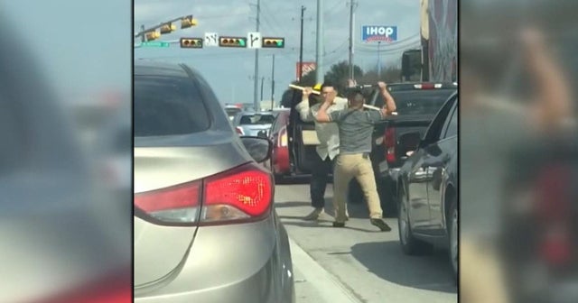 Video of Texas highway fight goes viral CBS News