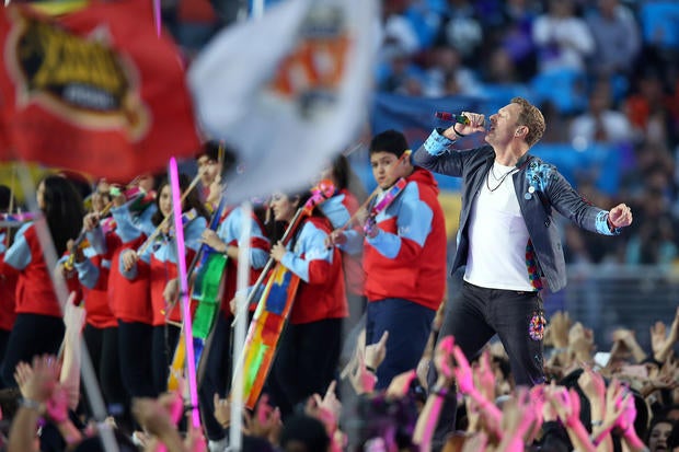 Coldplay - Super Bowl 50 halftime show - Pictures - CBS News