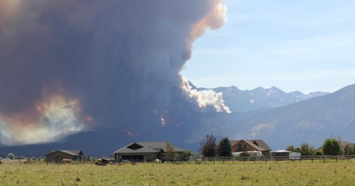 Officials tell 500 families to flee raging Hamilton, Montana, wildfire