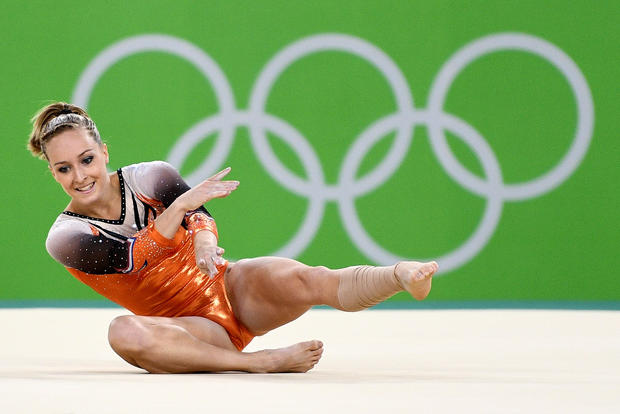Simone Biles U S Women Gymnasts Go For Gold Pictures Cbs News