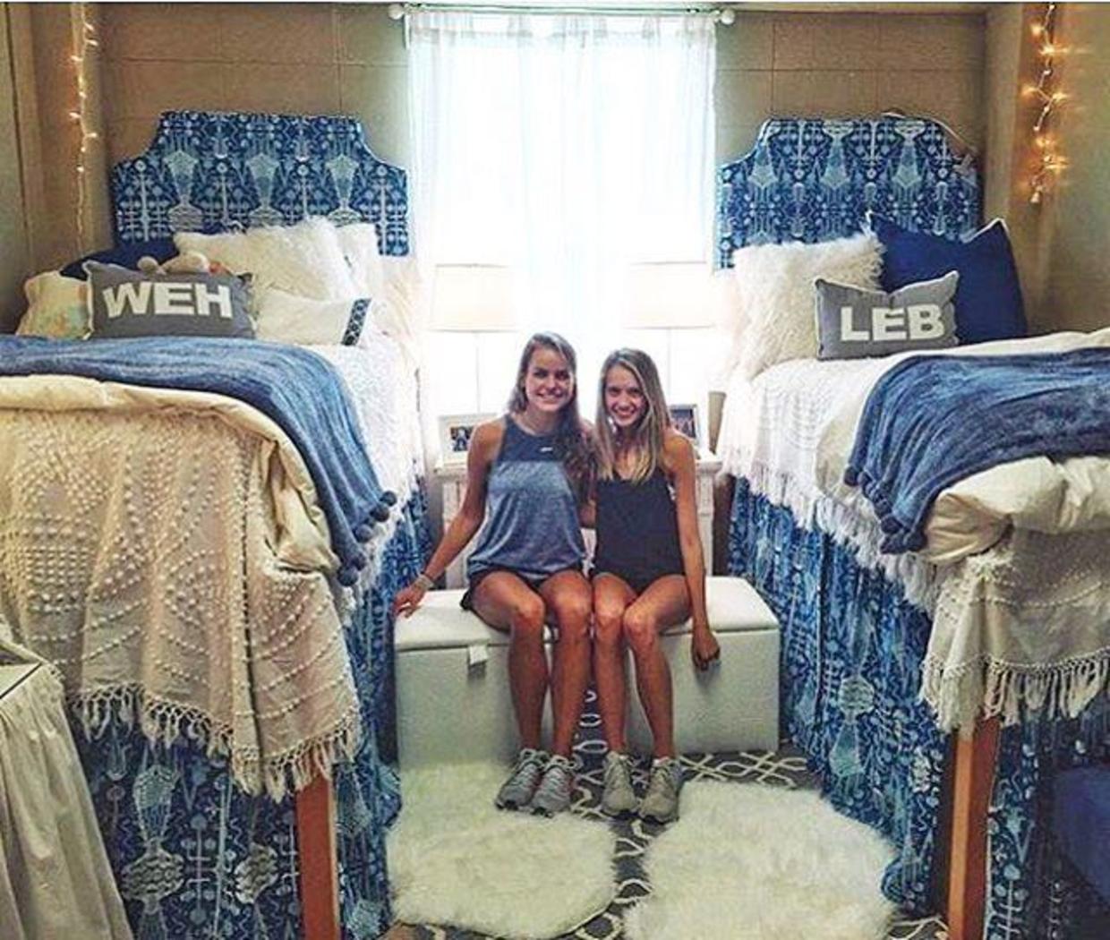 Freshmen Decorate Dorm Rooms To Start College In St