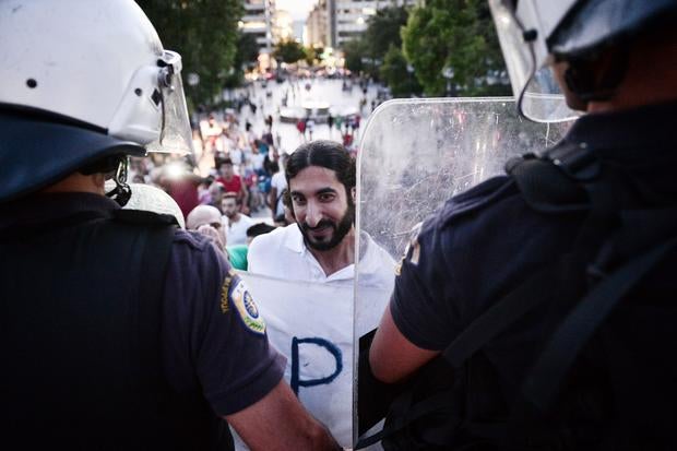 greek-refugees-598729222.jpg