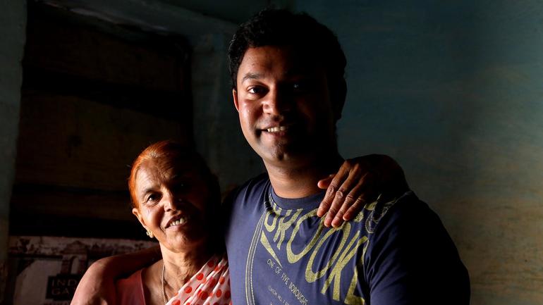 saroo-and-mom.jpg