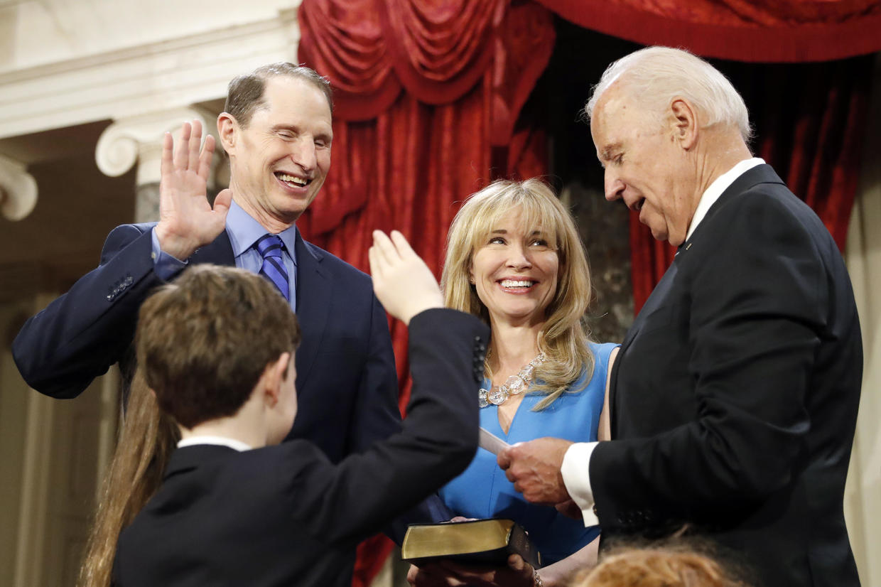 Joe Biden Final Senate Swearing-in: Jokes, Smiles, And Selfies - CBS News