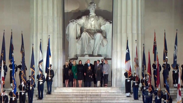trumpfamily-lincolnmemorial.jpg